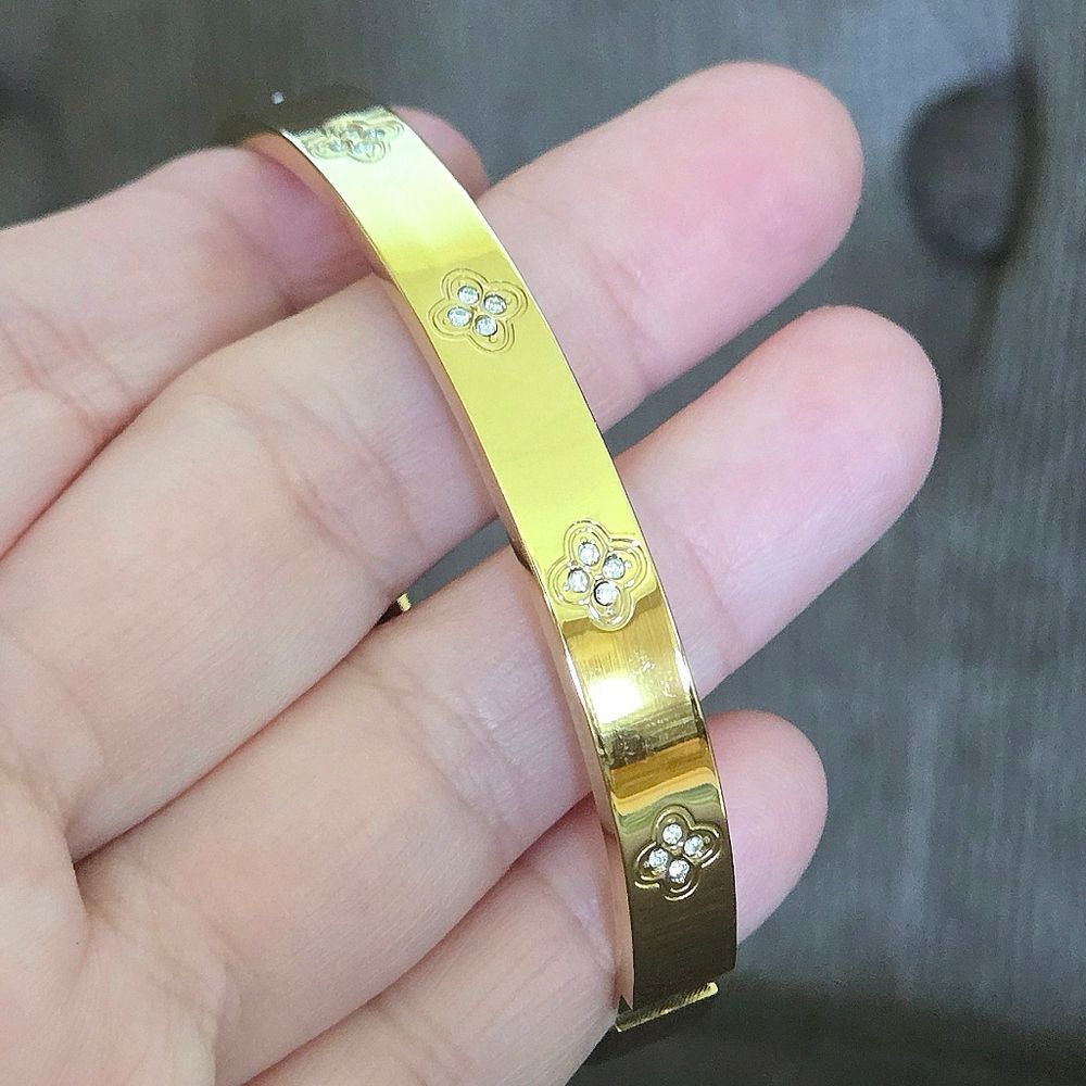Set of Two✌️ Hinged Bangle Bracelets with Bezel Set Cubic Zirconias - NWOT - Picture 9 of 15